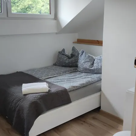 Noclegi U Sylwii Przy Termach W Cieplicach Jelenia Gora Room photo